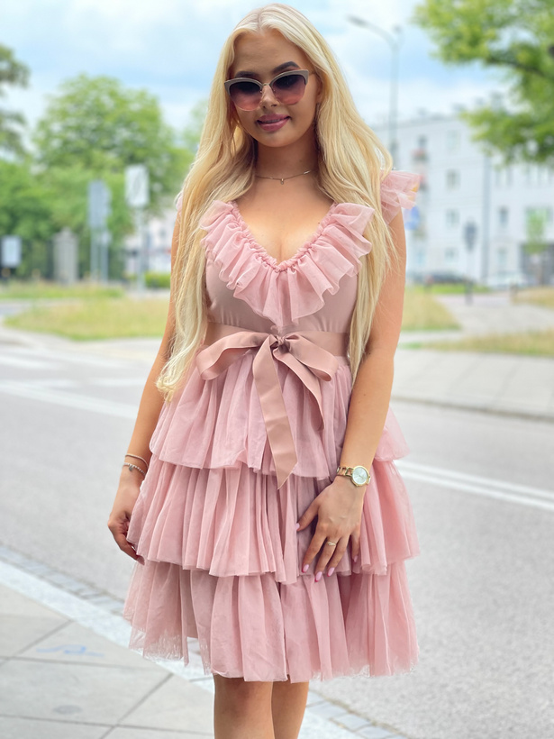 Różowa tiulowa sukienka